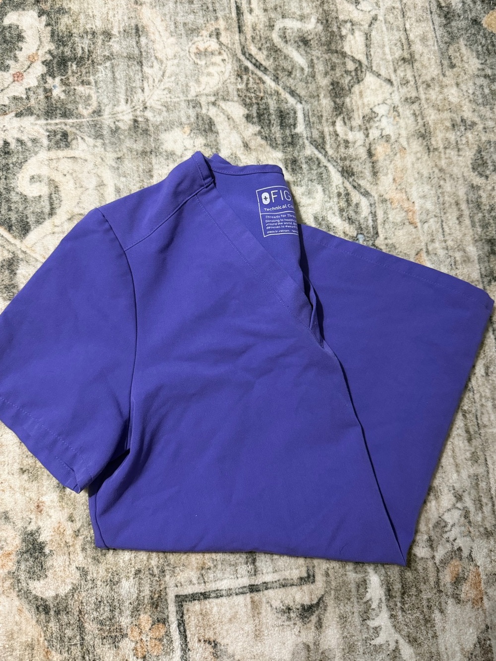 Figs Amethyst One pocket scrub top💜